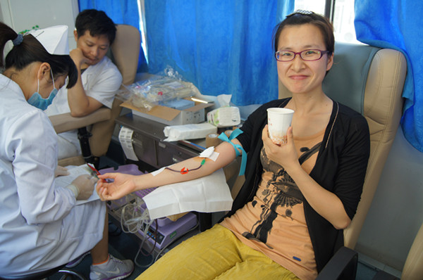 爱心在血液中传递——我院组织医务人员无偿献血活动